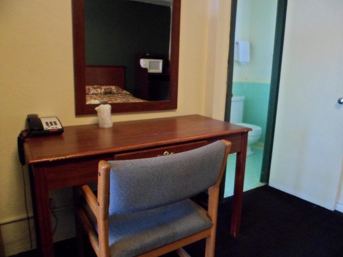 Belmont Motel Roswell Room photo